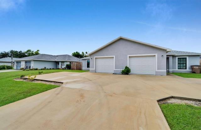 Photo of 1413 ACADEMY BLVD