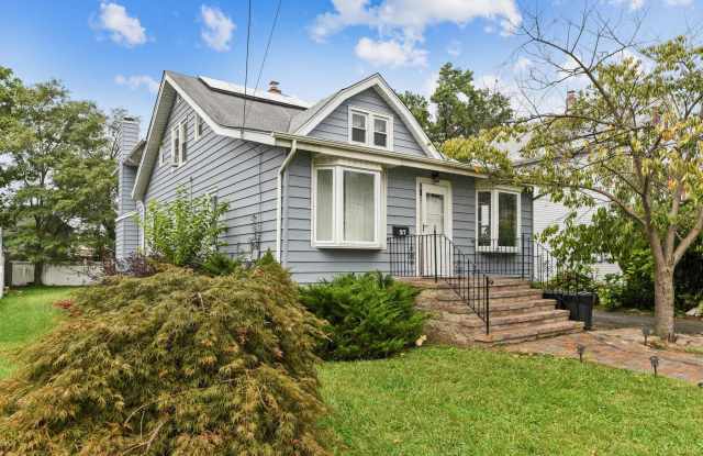 27 ROOSEVELT ST