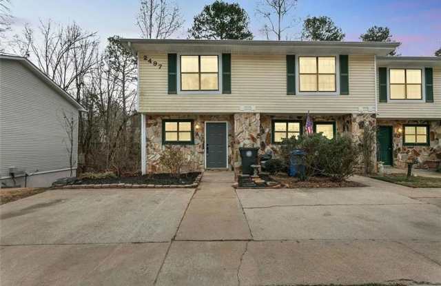 Seasonal Lake view rental in great Gainesville location