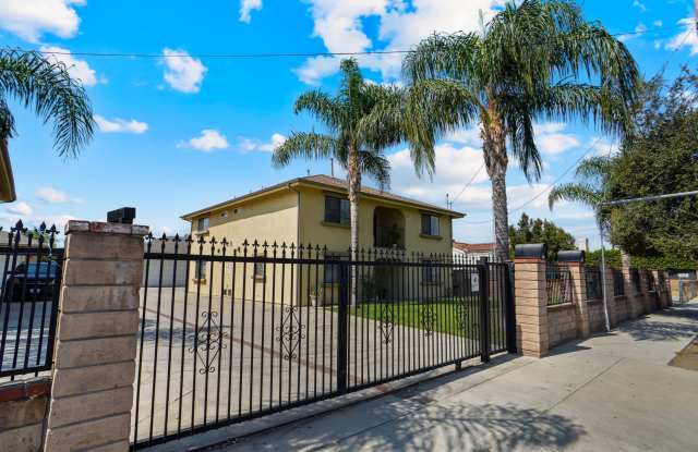 Photo of 11817 1/2 Glenoaks Blvd