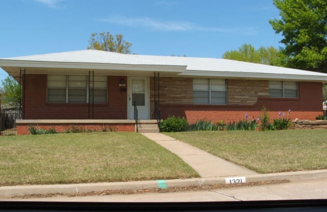 1321 Lindale Ave - 1321 Lindale Ave, Norman, OK 73069