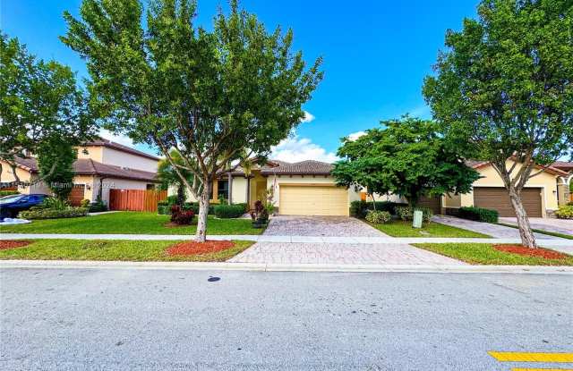 3663 SE 2nd Dr - 3663 Southeast 2nd Drive, Homestead, FL 33033