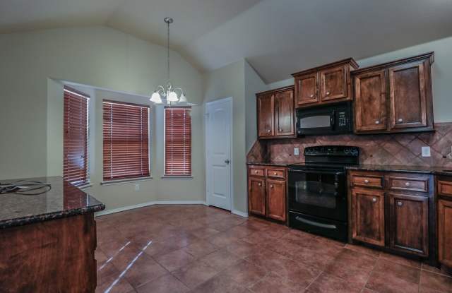 Gorgeous 3-Bedroom home in Fox Ridge!