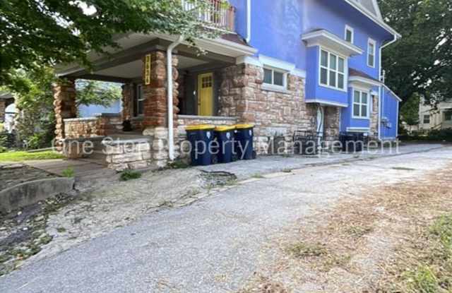 MOVE IN READY NOW!! - 3 Bedroom 2 1/2 Bathroom Kansas City Duplex!!
