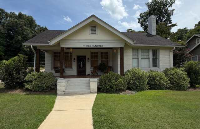 3 bed 2 bath in Historic Downtown Troy