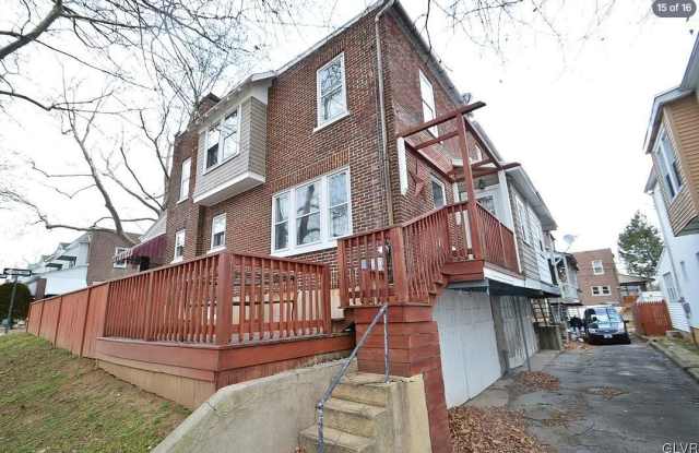 1948 W Whitehall St