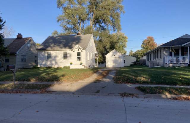 607 7th Avenue - 607 7th Avenue, Coralville, IA 52241