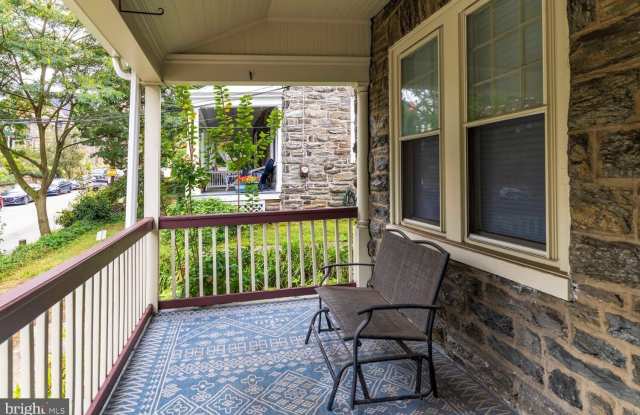 128 W MOUNT PLEASANT Avenue