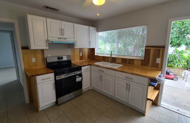 203 Santurce Avenue
