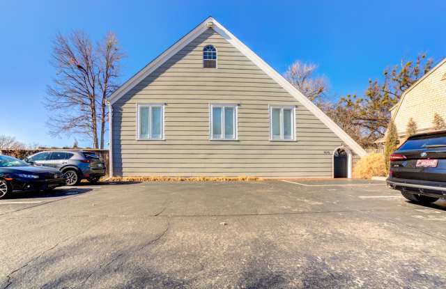 2 Bed 2.5 Bath Right off Cherry Street!!