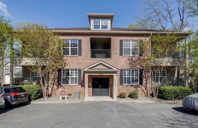 Spacious 1 Bed/ 1 Bath Condo in Melrose-Waverly Neighborhood, Pet Friendly - 2304 Elliott Avenue, Nashville, TN 37204