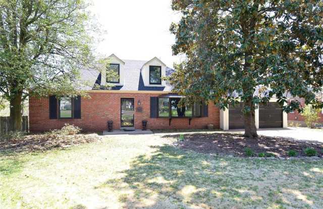 4 GIRARD DRIVE | WEBSTER GROVES 63119