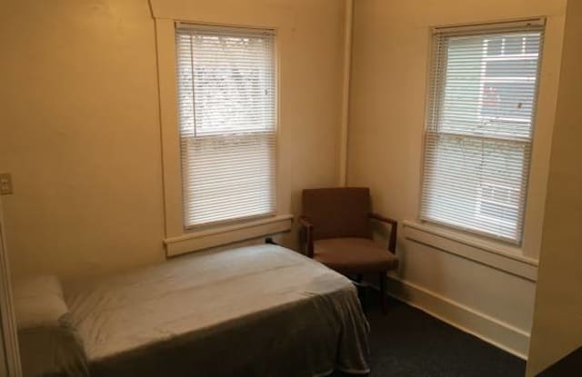 756 Roselawn Ave, Room 3 - 756 Roselawn Avenue, Akron, OH 44306