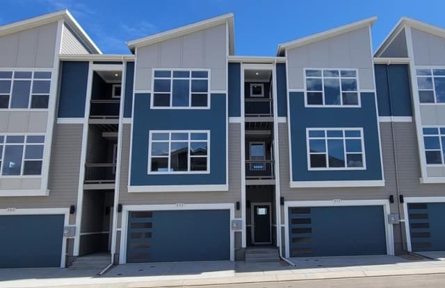 Luxury Townhome with Stunning Mountain Views | 4 Bed | 3.5 Bath