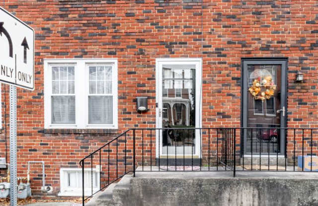 Fully Furnished Downtown Carlisle Townhouse with Fenced Yard and Off Street Parking