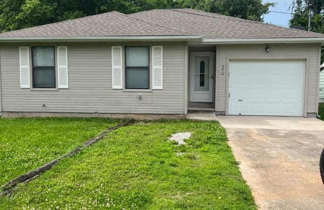 3016 W Hovey St - 3016 West Hovey Street, Springfield, MO 65802