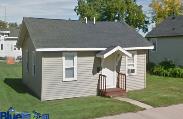 432 West 7th Avenue - 432 West 7th Avenue, Oshkosh, WI 54902