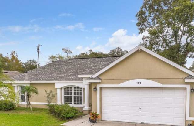 1812 CROWNWOOD DRIVE