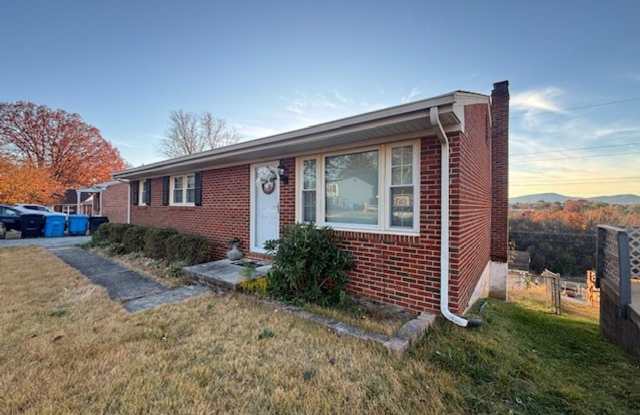 4 Bedroom 2 Bath in Monterey Neighborhood