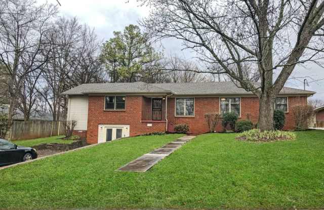 1018 Sawyer Dr - 1018 Sawyer Drive, Murfreesboro, TN 37129