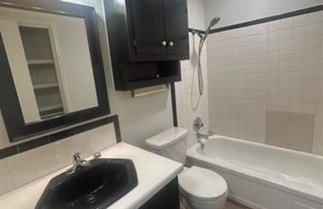 4909 S Utica Avenue unit: D