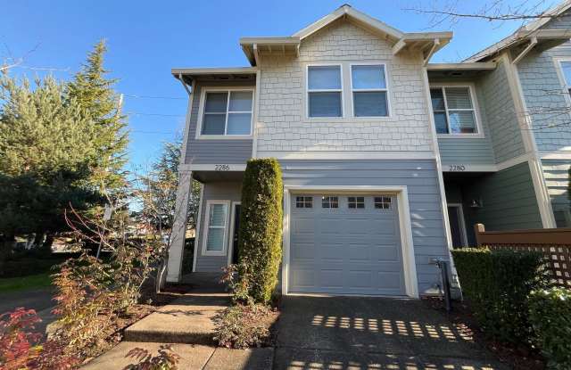 3 Bd 3 Ba home in Hillsboro! Private yard and attached garage!