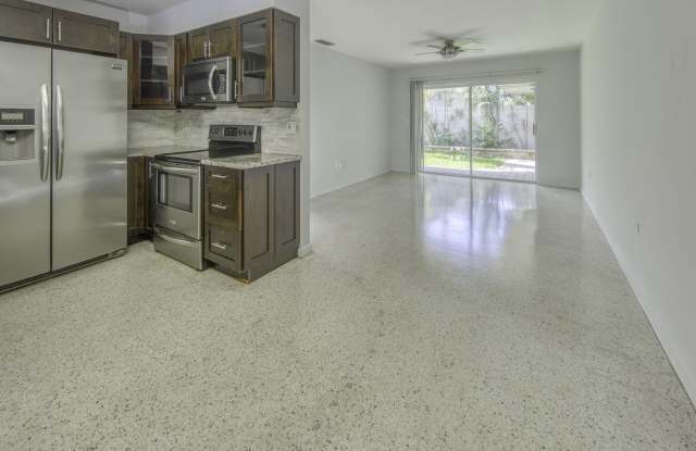 305 S Federal Highway