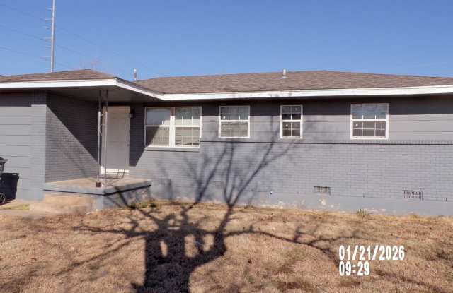 NICE HOME IN THE RIDGECREST AREA. PETS NEGOTIABLE WITH OWNERS APPROVAL