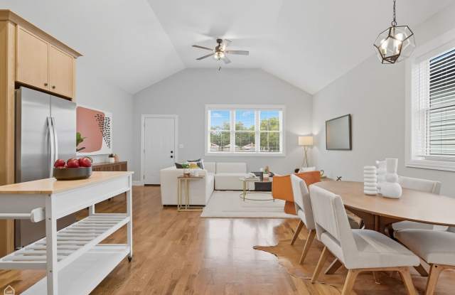 547 N Springfield Avenue