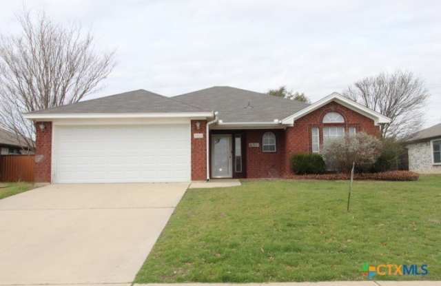 5211 James Loop