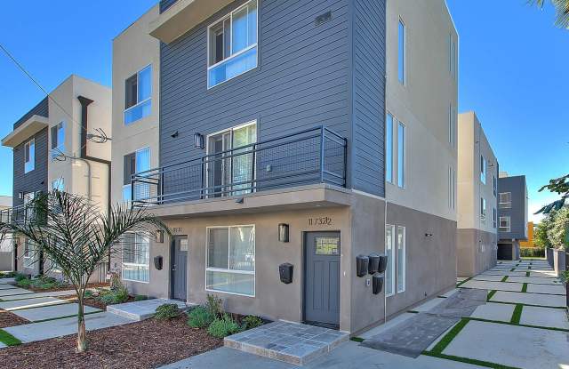 Photo of 11730 Hamlin St