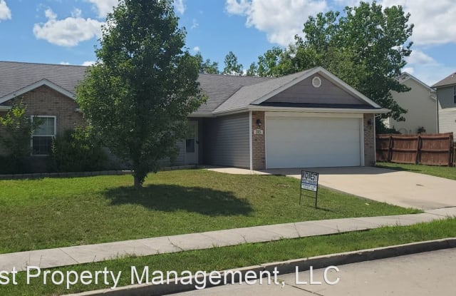 315 Bay Pointe Ln - 315 Bay Pointe Lane, Columbia, MO 65201