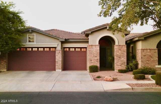 962 W Bluebird Drive