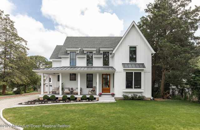 2110 Edgewood Place