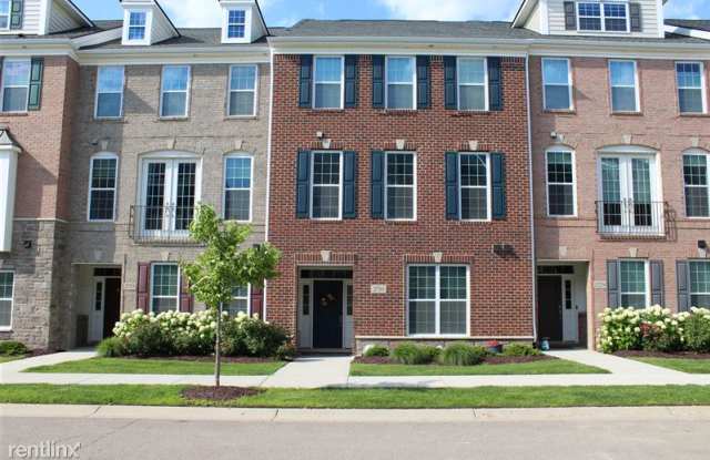 2731 Spurway Drive South - 1