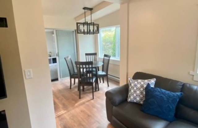 5171 Anderson Rd *1 MONTH RENT FREE WITH A NEW LEASE*