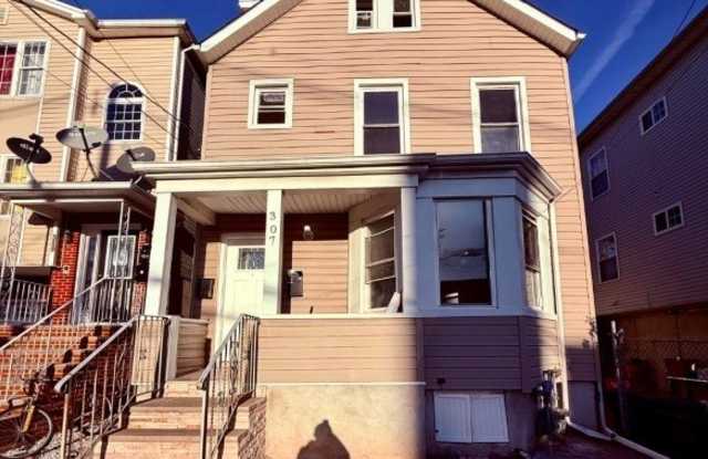 Photo of 307 S Park St