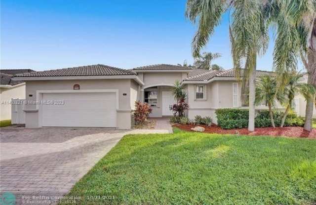 5310 SW 34th Ter