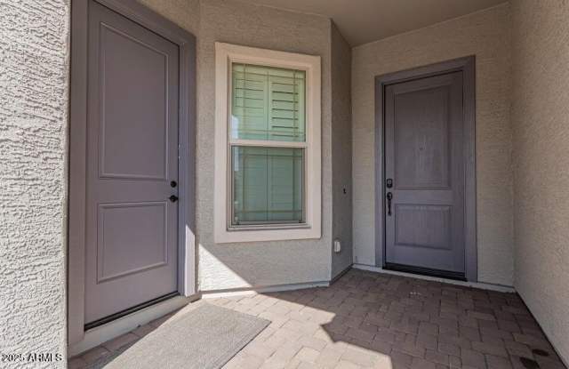 8756 W MISSOURI Avenue