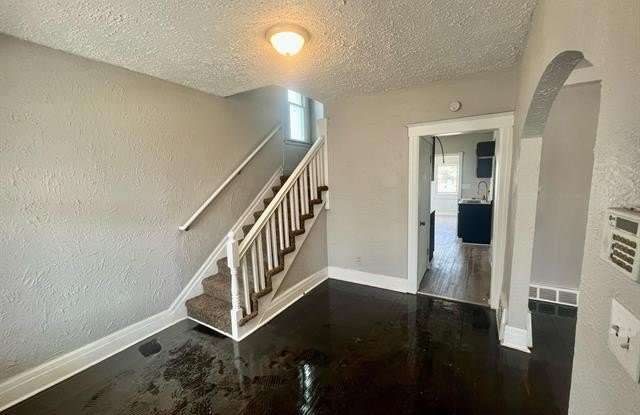 13 E GLENWOOD Street