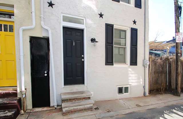 Two-bed, Two-bath TOWNHOUSE in PRIMO Fishtown Location!! Plus Backyard!