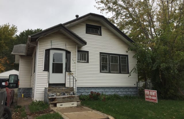 319 Oaklawn Avenue - 319 Oaklawn Avenue, Waterloo, IA 50701