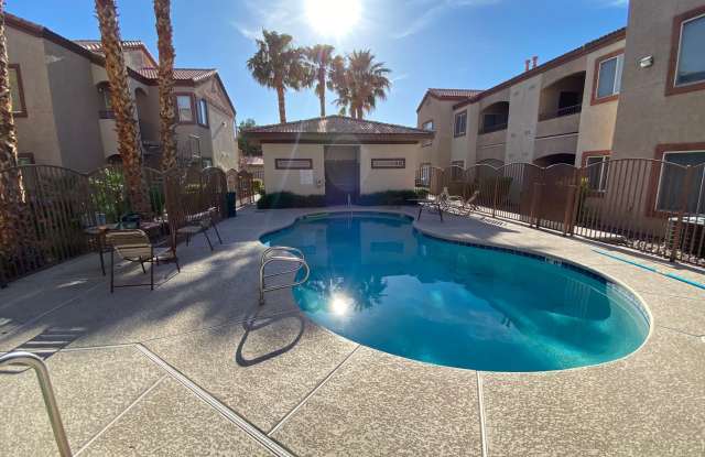 COME SEE THIS CUTE CONDO!