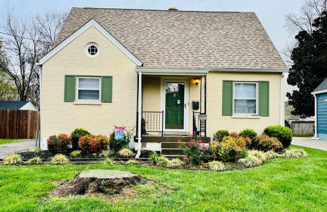 Three bedroom with a huge finished basement in St. Matthews!