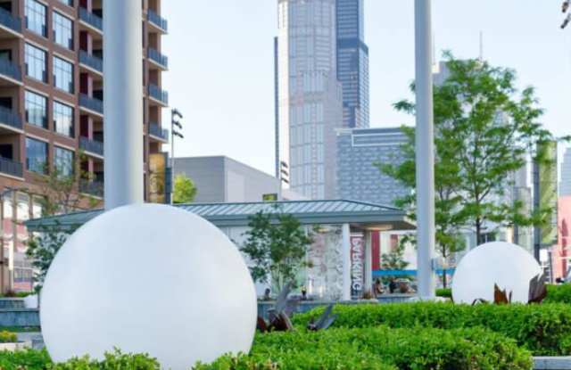 150 W Roosevelt Rd, #2024