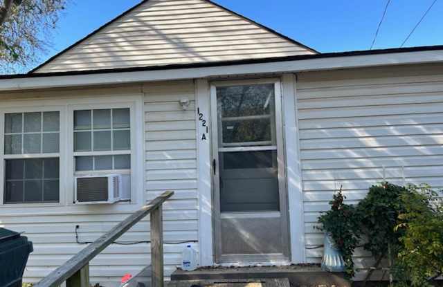 Cute duplex right on OU Campus