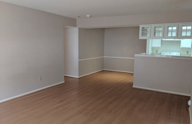 DTC Ground Floor 2 Bedroom 2 Bath Condo For Rent - Great Location and Amenities