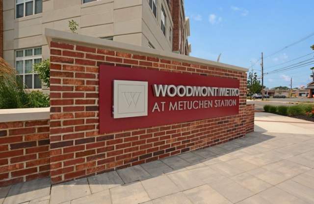 Woodmont Metro at Metuchen Station