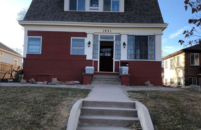 Spacious 8 Bedroom across from UNC - 1921 8th Avenue, Greeley, CO 80631