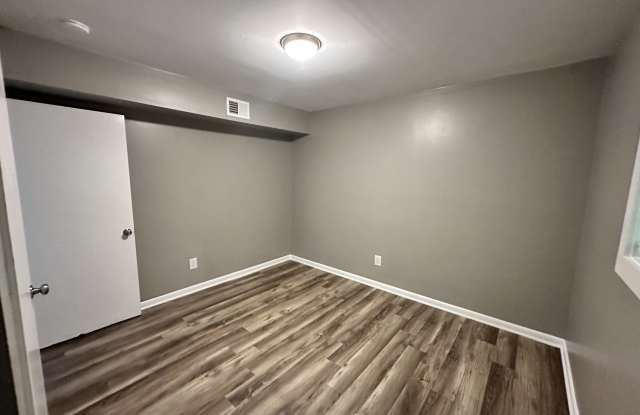 856 Coolbrook Rd #3